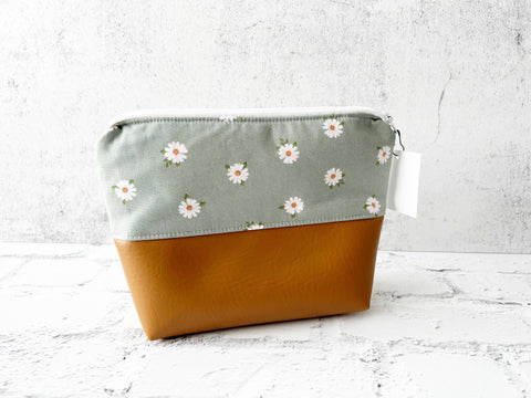 Daisy Make up bag, Zipper Pouch, Cosmetic Bag