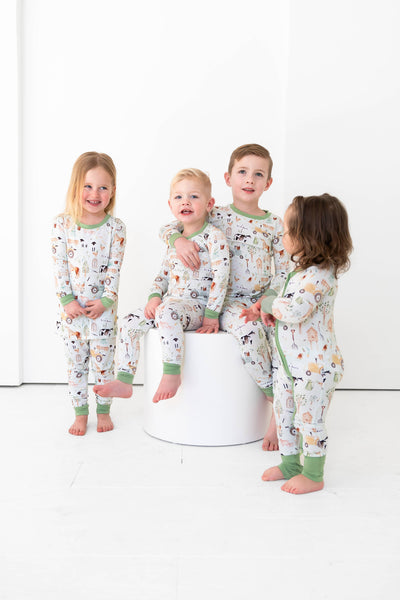 Friendly Farms Two-Piece Set