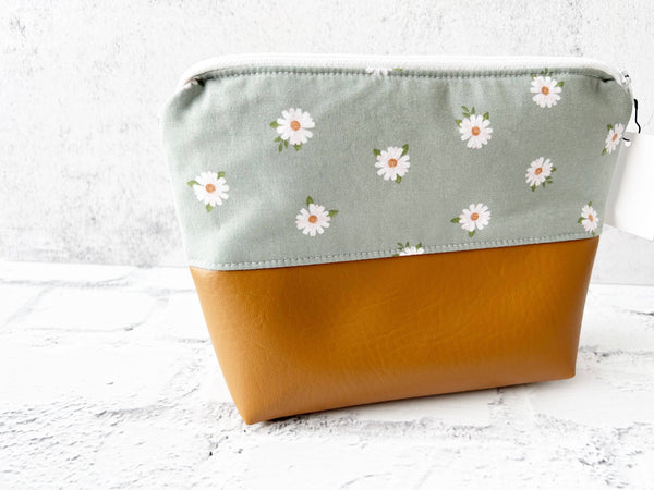 Daisy Make up bag, Zipper Pouch, Cosmetic Bag